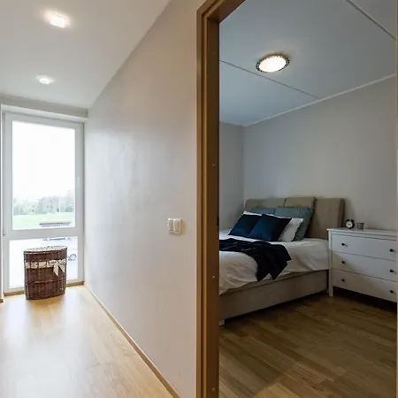 Cosy Close To The Beach!